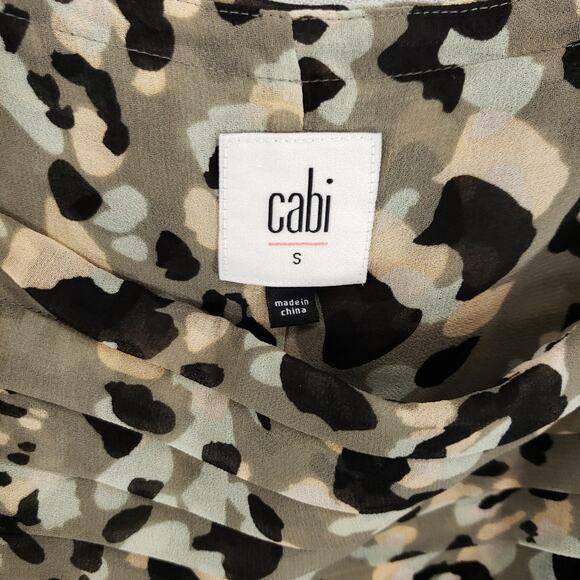 CAbi Blouse Women Small Multicolor Leopard Camo Cold Shoulder Chiffon Casual Top - Picture 5 of 6